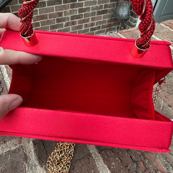 Alessia Bianchi Vibrant Red Heart evening bag, with Gold Accents NWT - Picture 3 of 4